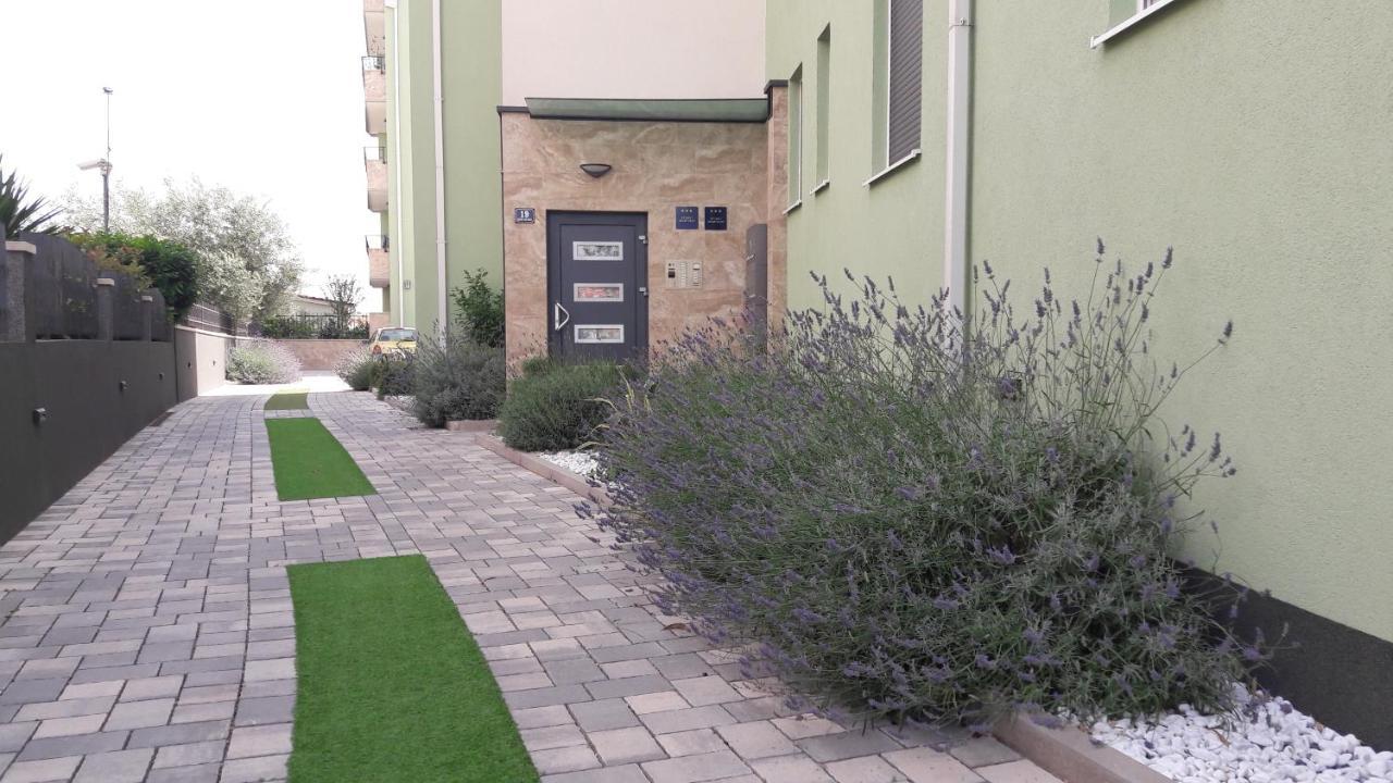 Апартаменты Apartman Lukiana*** Сплит Экстерьер фото